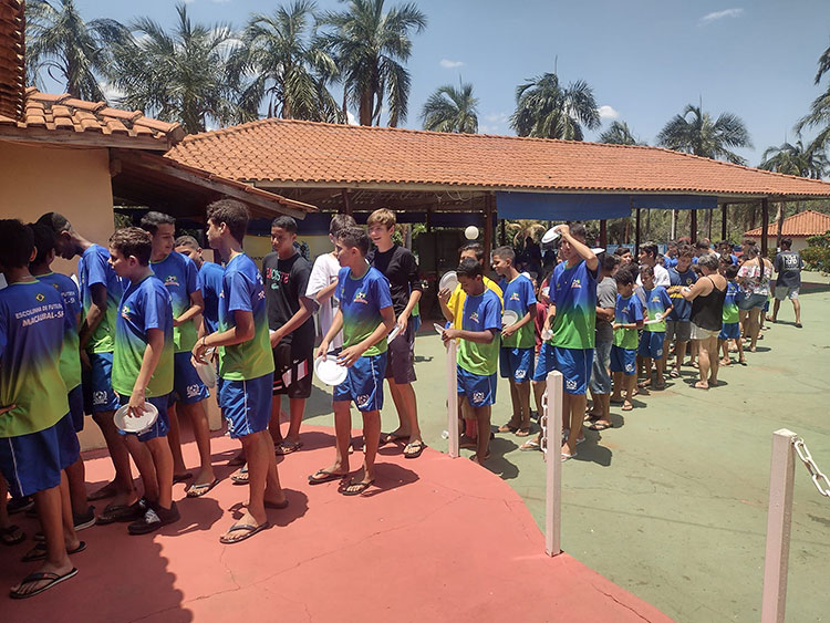 Sucesso no primeiro Festival Coopercocal de Escolinha de Futebol Suíço -  Cocal 360