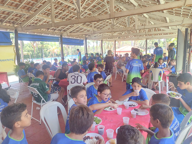 Sucesso no primeiro Festival Coopercocal de Escolinha de Futebol Suíço -  Cocal 360